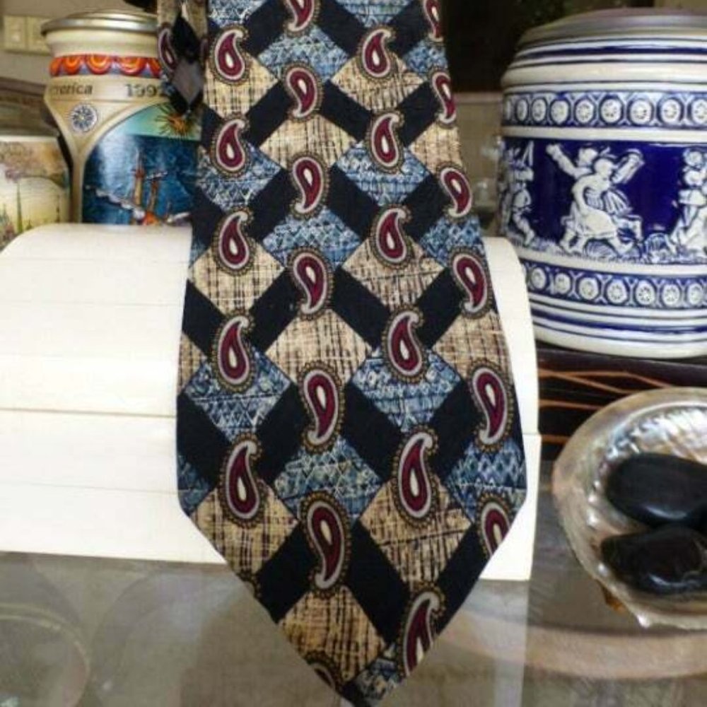 Albert‎ Nipon Rare Vintage Silk Tie